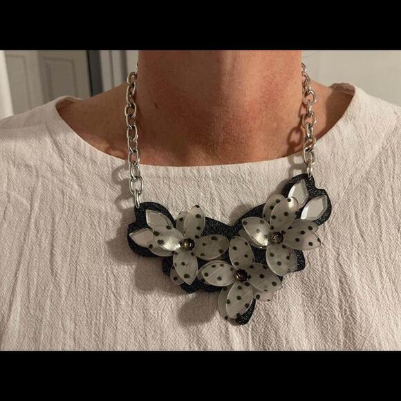 Colour by Amber beautiful necklace - Picture 2 of 2